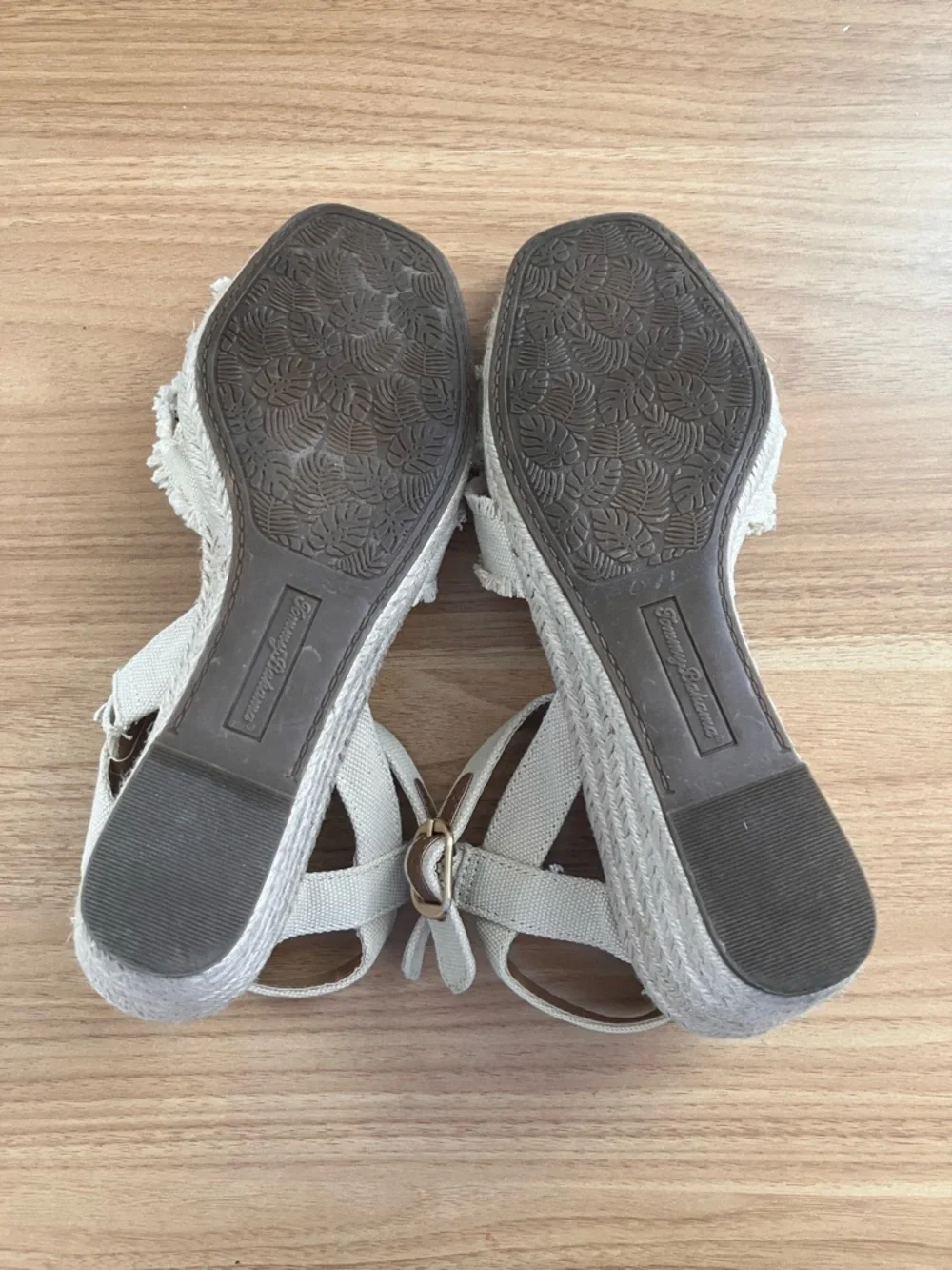Tommy Bahama light cream